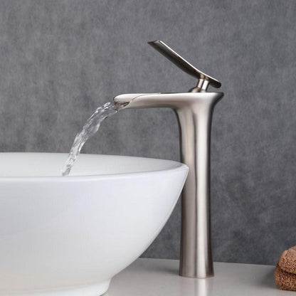 Wasserfall-Waschtischarmatur gebürstet Nickel