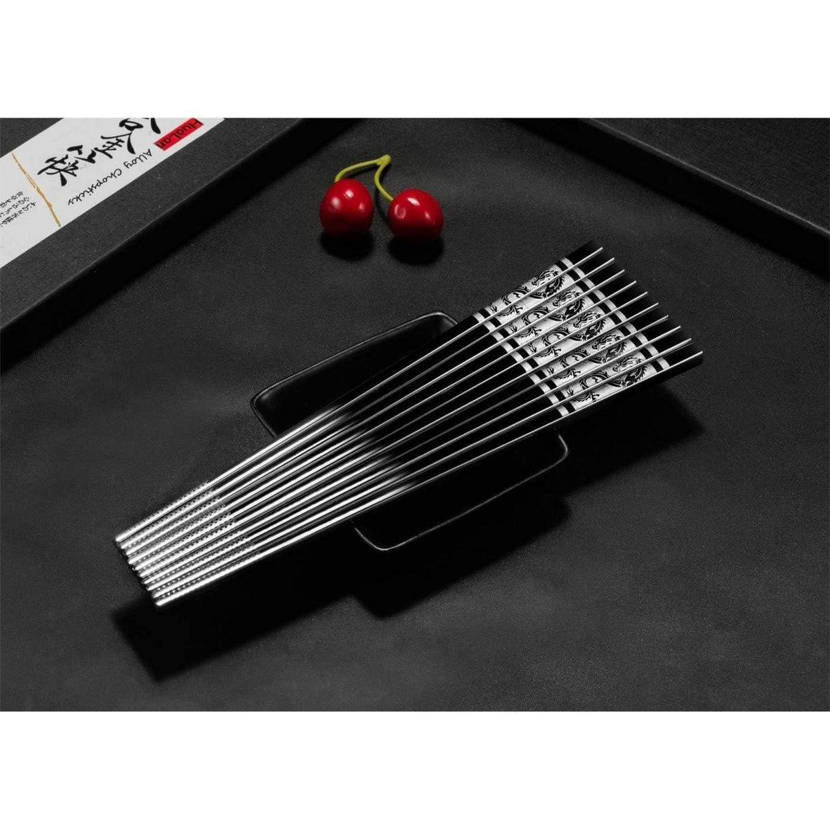 Edelstahl Essstäbchen Set mit Drachenmuster – 5 Paar