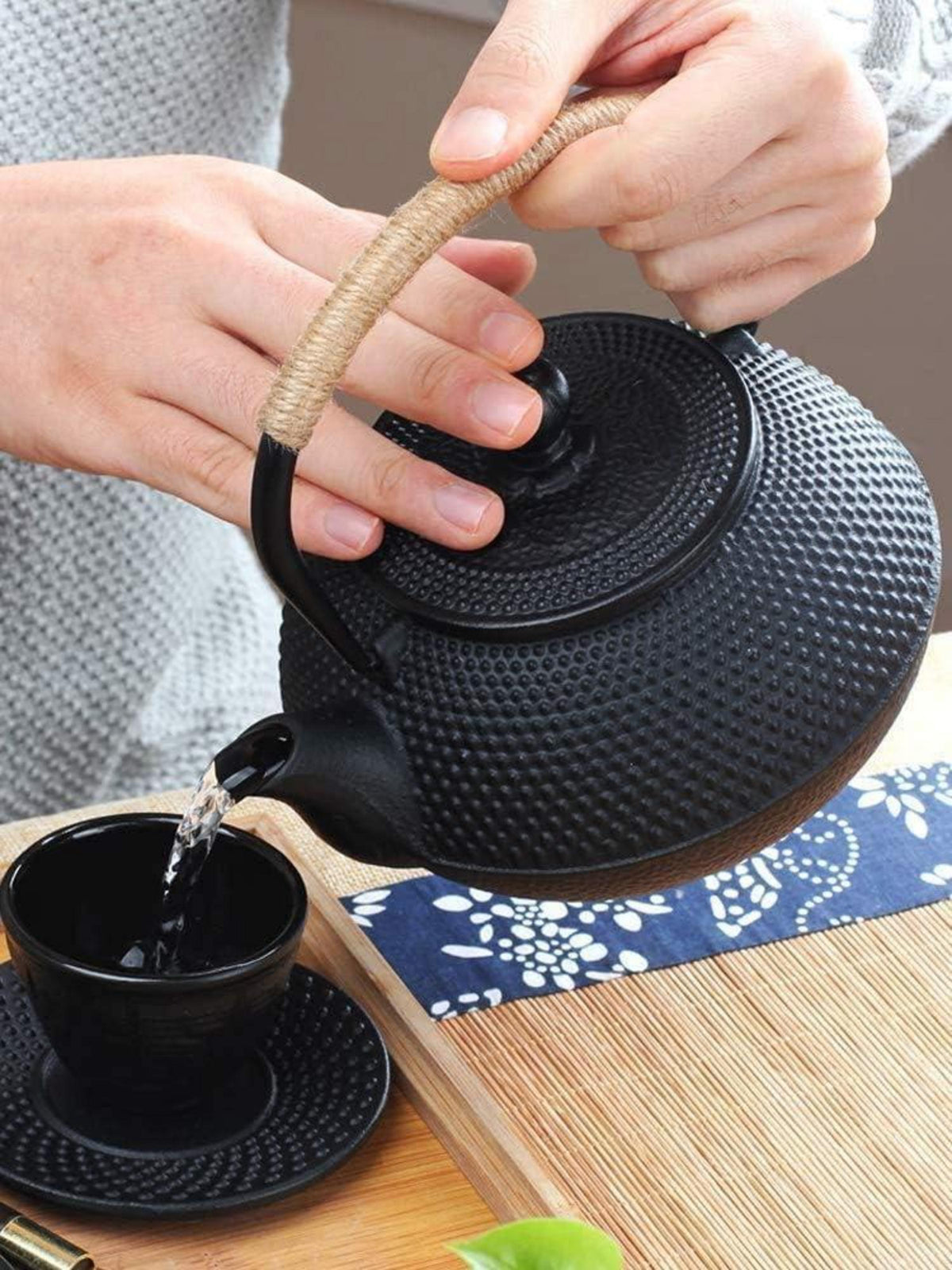 Gusseiserne Teekanne Japanischer Stil mit Edelstahl Sieb 600ml Schwarz