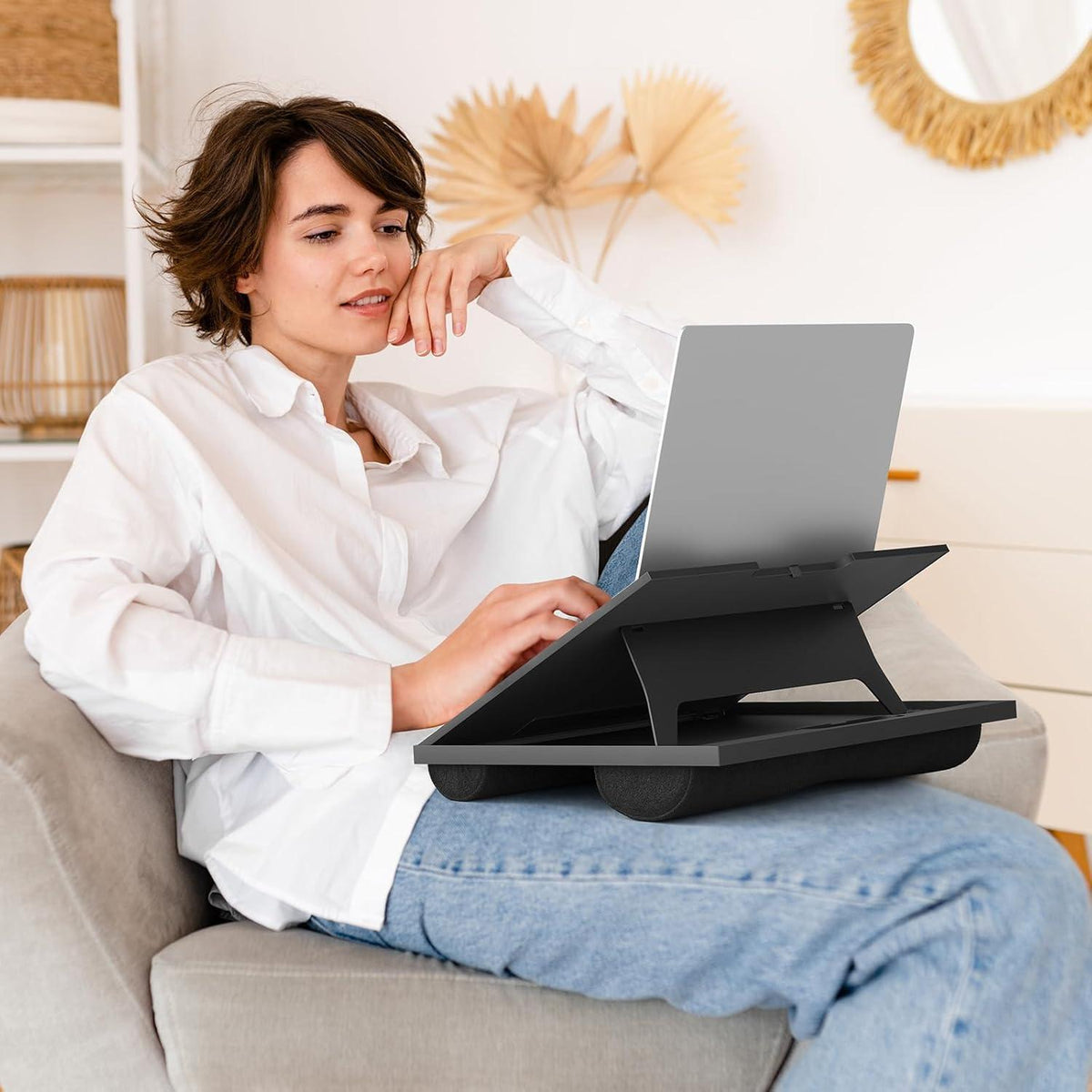 Höhenverstellbarer Laptop-Tisch mit Kissen für 15,6" Geräte
