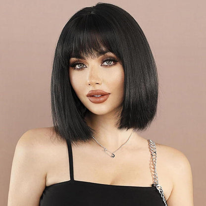Kurze schwarze Bob Perücke mit Pony – Synthetisch & Vielseitig