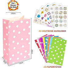Bunte Geschenktüten mit Aufklebern für Hochzeit und