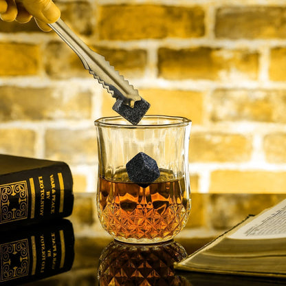 Whiskey Geschenkset mit Gläsern, Steinen & Zange – Basalt Kühlsteine