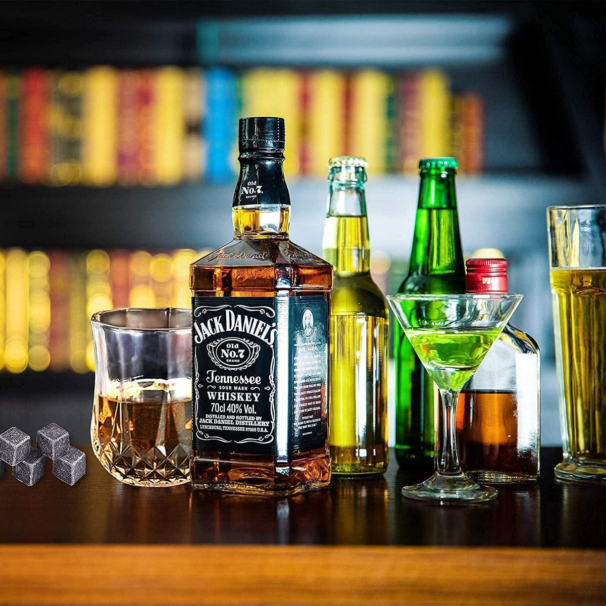 Whiskey Geschenkset mit Gläsern, Steinen & Zange – Basalt Kühlsteine