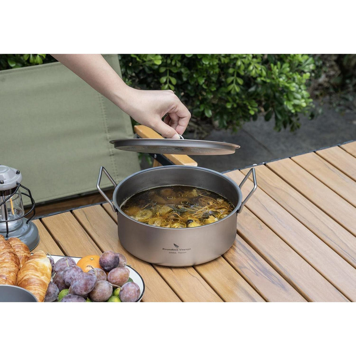 Titan Camping Topf 2L mit Deckel & Klappgriff