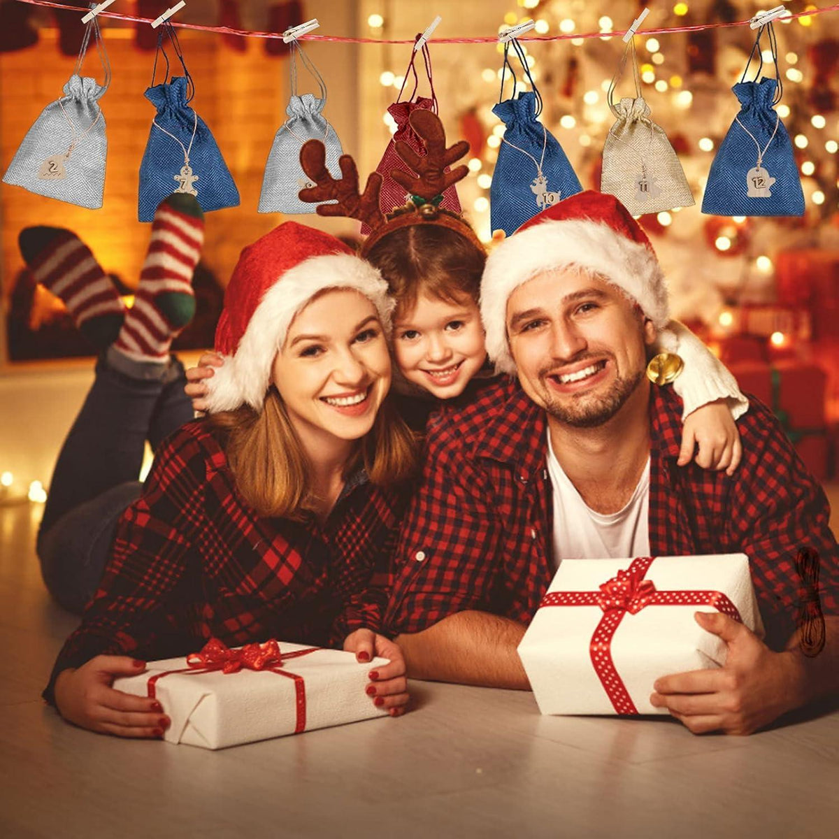 Adventskalender zum Befüllen mit 24 Säckchen und Holzanhängern