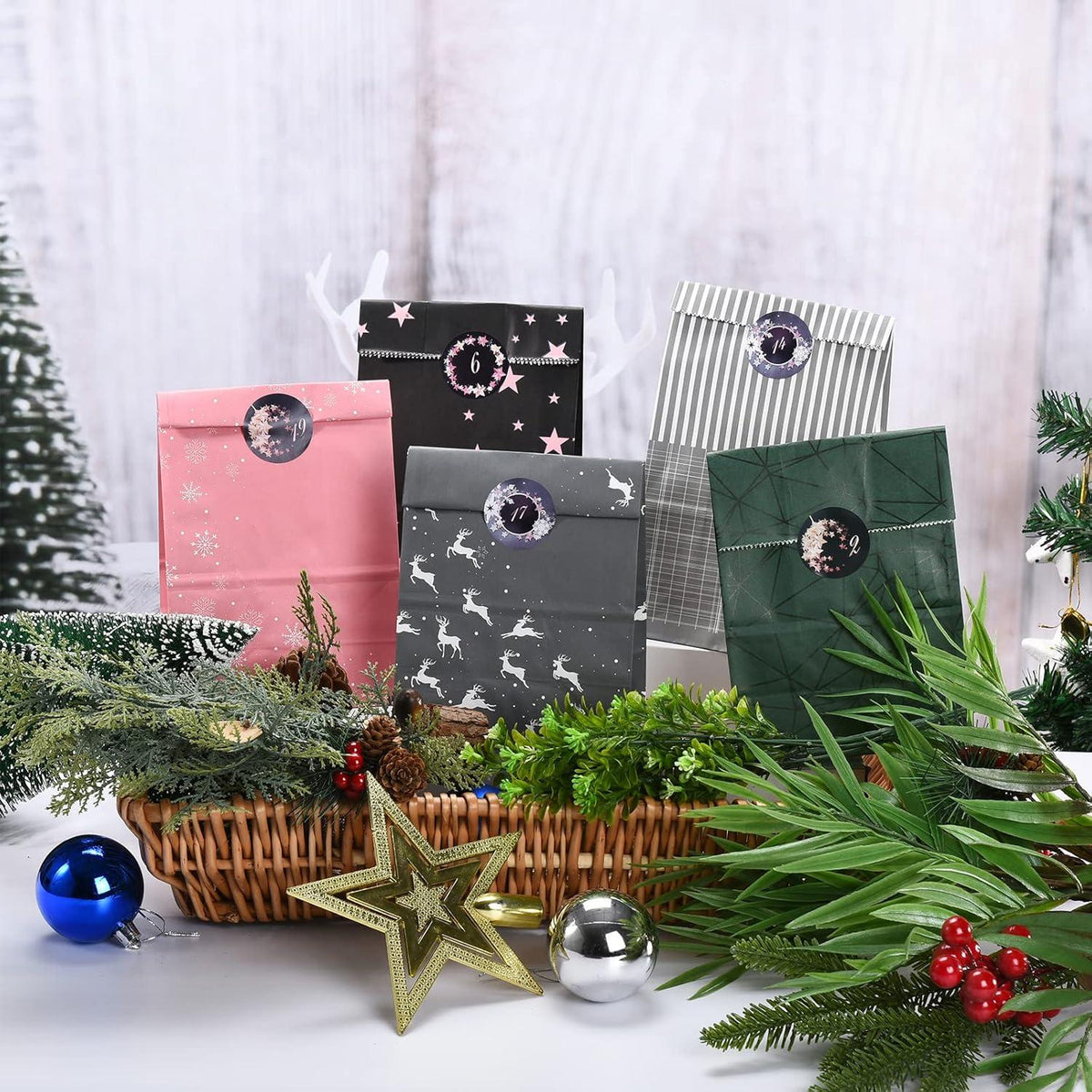 Adventskalender zum Befüllen in Rosa/Schwarz/Grau, 24 Tüten