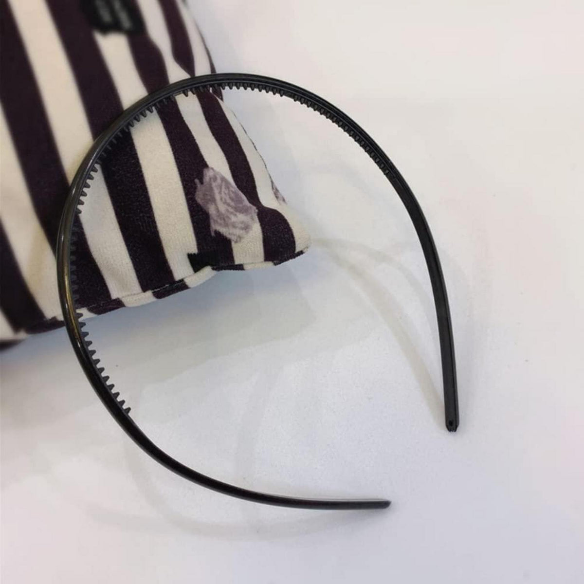 2er Set Schwarze Kunststoff Stirnbänder mit Zähnen 6mm - Vielseitiges
