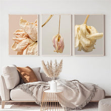 3er Poster Set Beige Blumen Wandbilder 40x50 cm