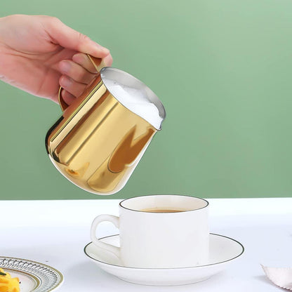 Milchschaumkrug Gold 350ml mit Latte Art Stift