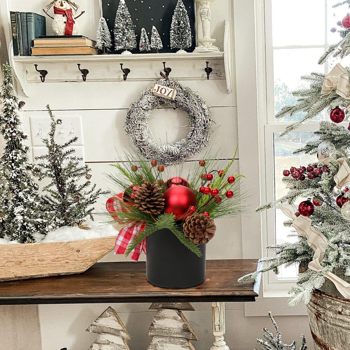 Kunstpflanze Weihnachtsarrangement im Keramiktopf mit Tannenzweig & Kugeln Rot