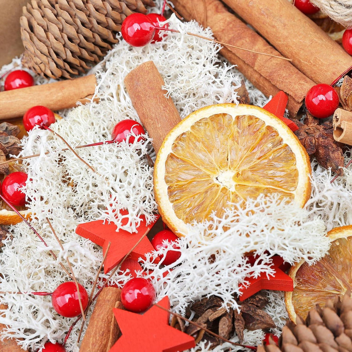 YUNSTK Weihnachtskranz Deko Set 107 Stück Tannenzapfen Zimtstangen OrangenscheibenadioButton Sternanis Juteschnur Moos