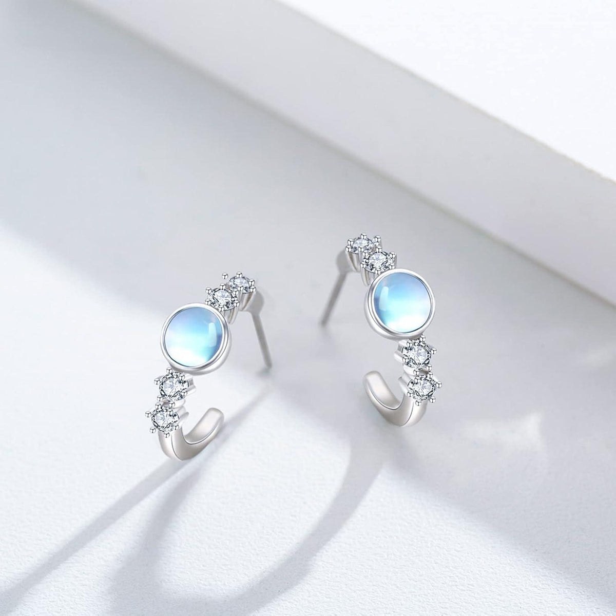 TRISHULA Mondstein Ohrringe 925 Silber Halbe Creolen Zirkonia hypoallergen