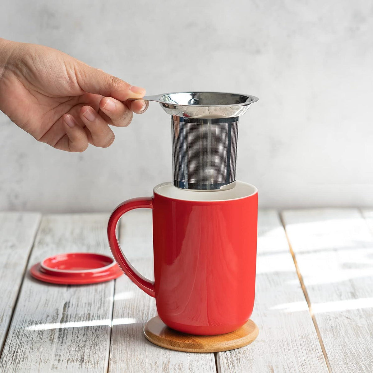 Porzellan Teetasse mit Filter und Deckel in Rot, 473 ml