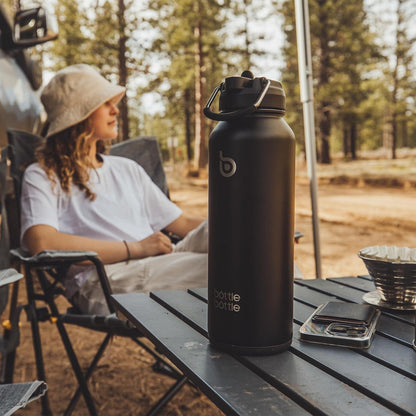Isolierte Wasserflasche Strohhalm Edelstahl Pillen 1,2 l Schwarz