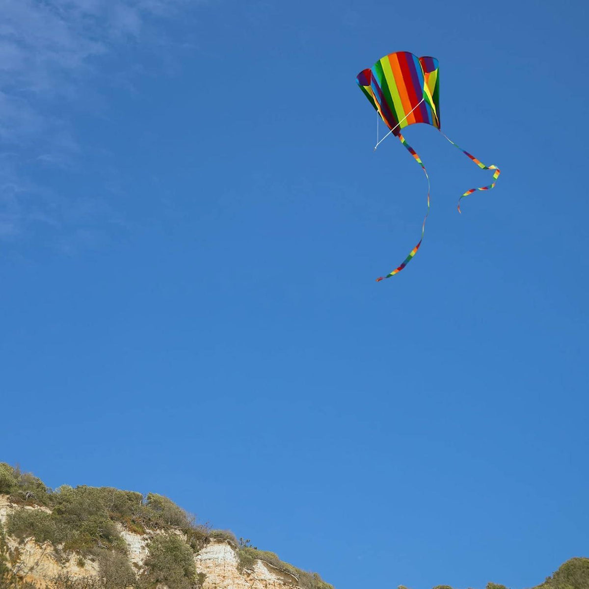 Regenbogen Drachen für Kinder, einfacher Flieger mit langem Schwanz