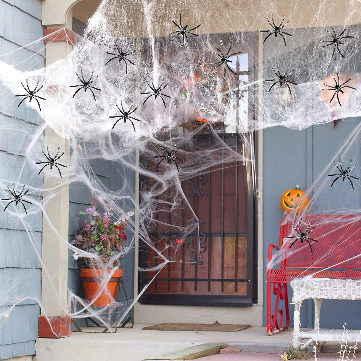 Halloween Deko Set mit dehnbaren Spinnennetzen und künstlichen Spinnen