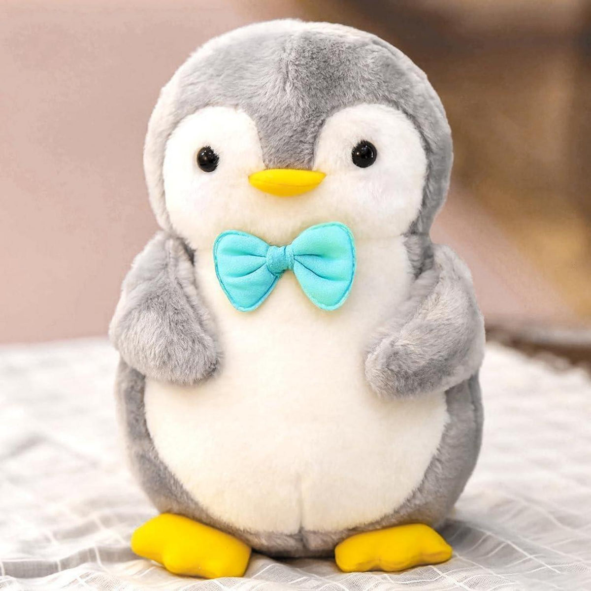 Kuscheltier Pinguin mit Fliege, 25 cm - Flauschiges Stofftier Geschenk für Mädchen