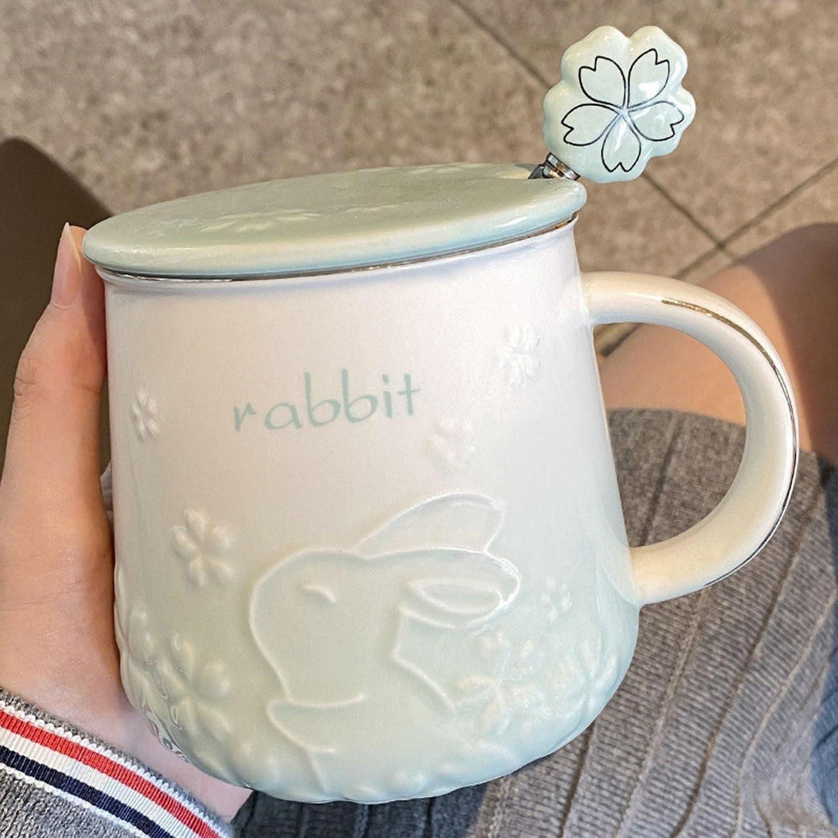 Hasen Tasse mit Deckel & Löffel – Süßer Becher mit Kirschblüte (Grün)
