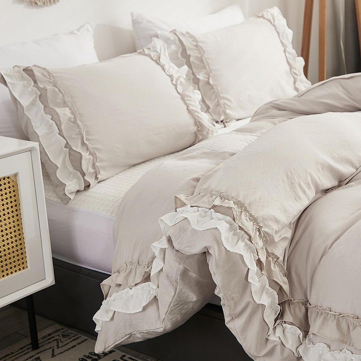 Luxus Rüschen Bettwäsche 220x240 - 3tlg. Weiß Beige Mikrofaser
