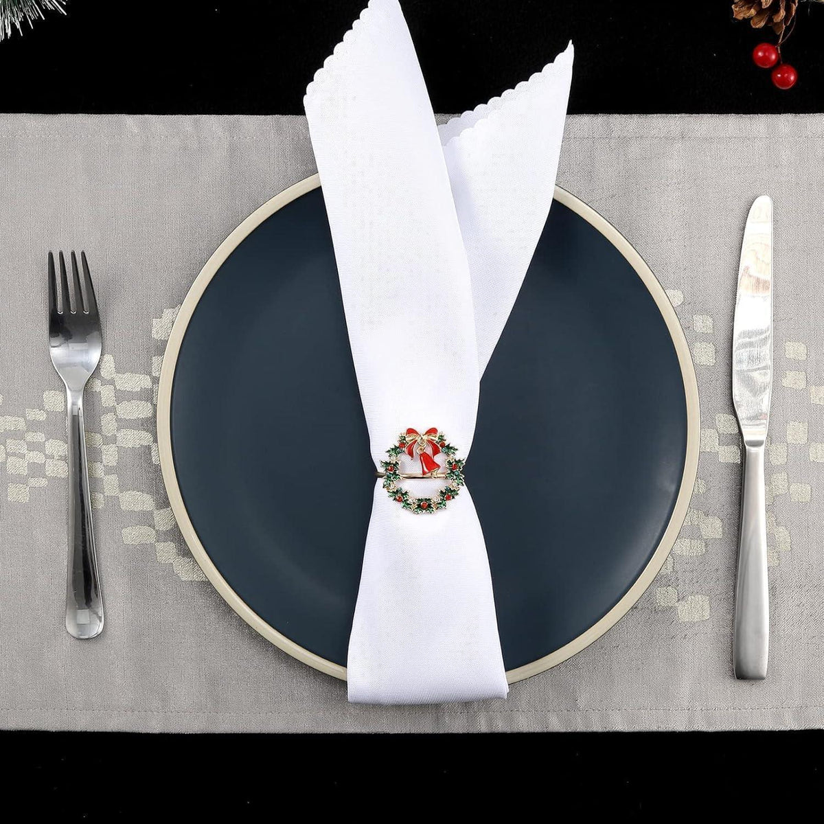 8x Weihnachtliche Serviettenringe Gold mit Weihnachtskranz