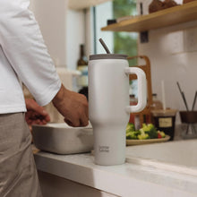 Isolierter Edelstahl Kaffeebecher 1,1L mit Griff und