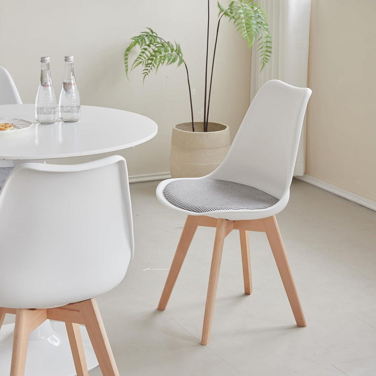 Skandinavische Esszimmerstühle 6er-Set Weiß | Massivholz & Gestreiftes Sitzkissen
