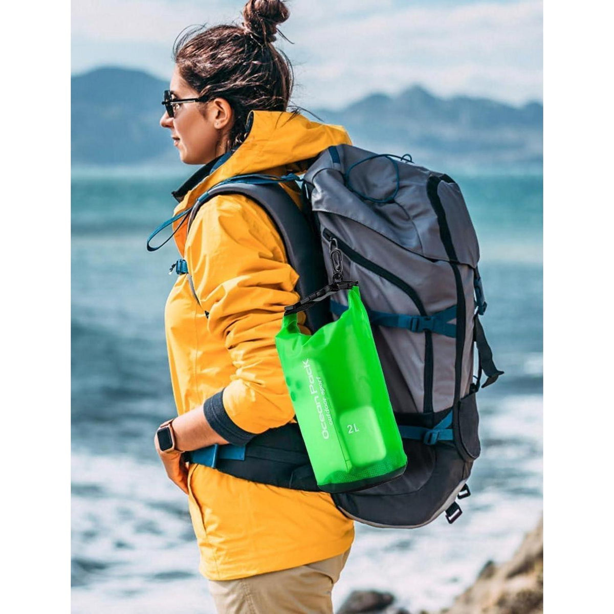 Wasserdichte Tasche 2L Grün mit Schultergurt für Wassersport