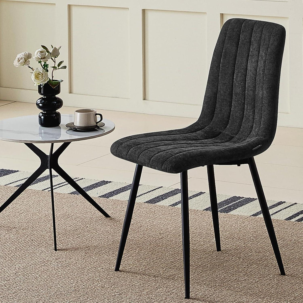 8x Esszimmerstühle Gepolstert, Schwarze Metallfüße & Hohe Rückenlehne
