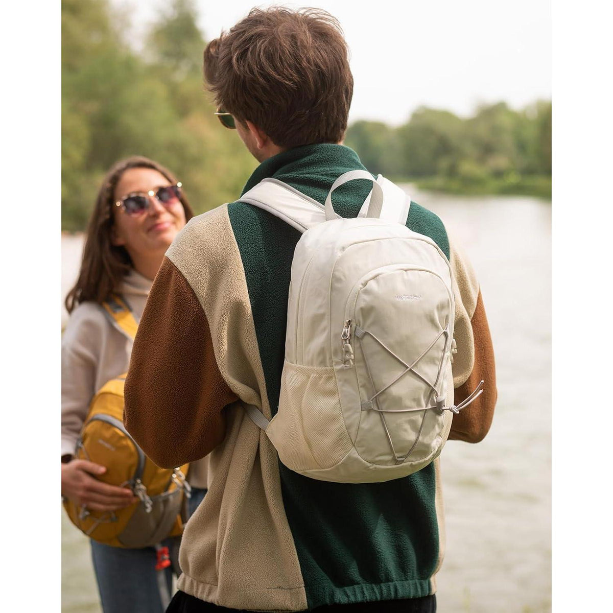 Leichter Wanderrucksack 12L mit Brustgurt – Schwarz