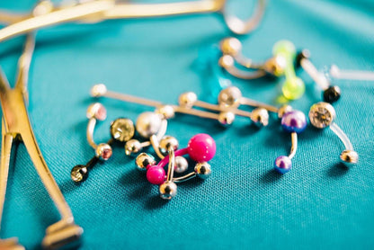 Schwangerschafts Bauchnabelpiercing UV 15 Schwarz Acryl 14G 38mm Piercing Kugeln Set
