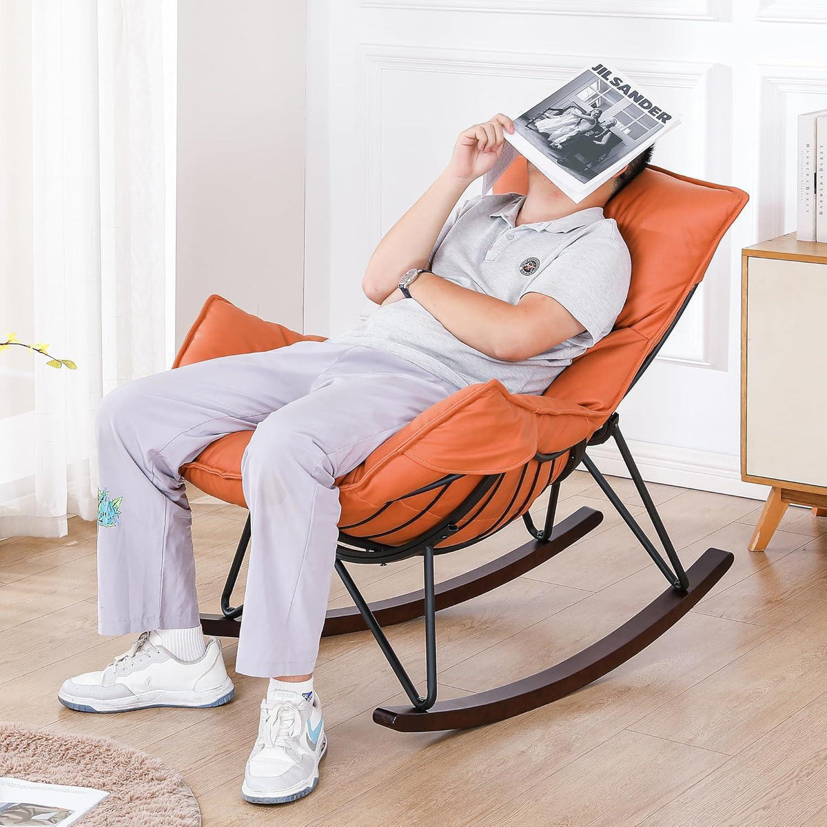 Moderner Schaukelsessel mit gepolstertem Sitz – Orange