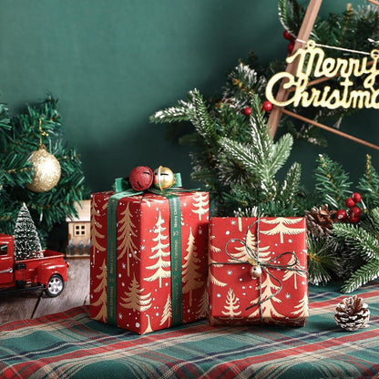 Weihnachtsgeschenkpapier Rolle mit rotem Weihnachtsbaum Design