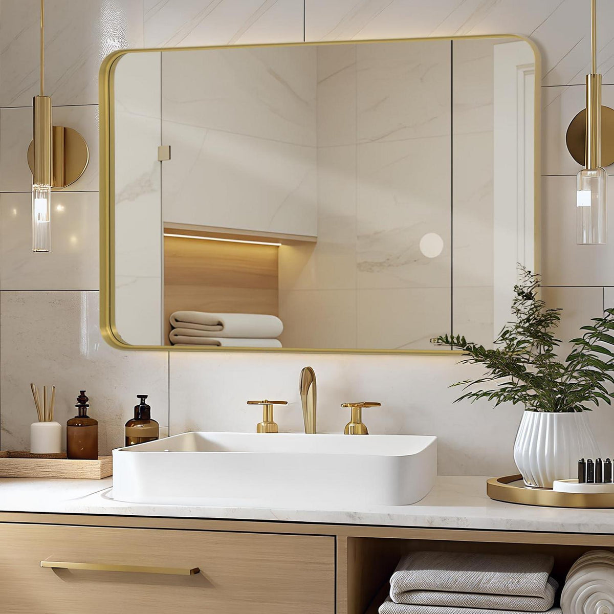 Goldener Wandspiegel 75x100 cm – Modernes Design für Wohn & Bad