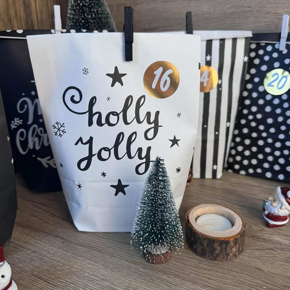 Adventskalender Schwarz-Weiß Papier 24 Motiv-Tüten Basteln Weihnachten