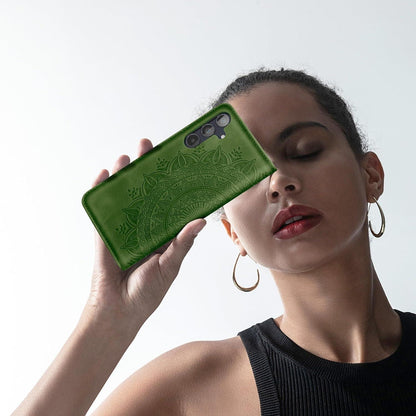 Hülle mit Kartenfach für Samsung Galaxy A55 5G, Grasgrün in Lederoptik