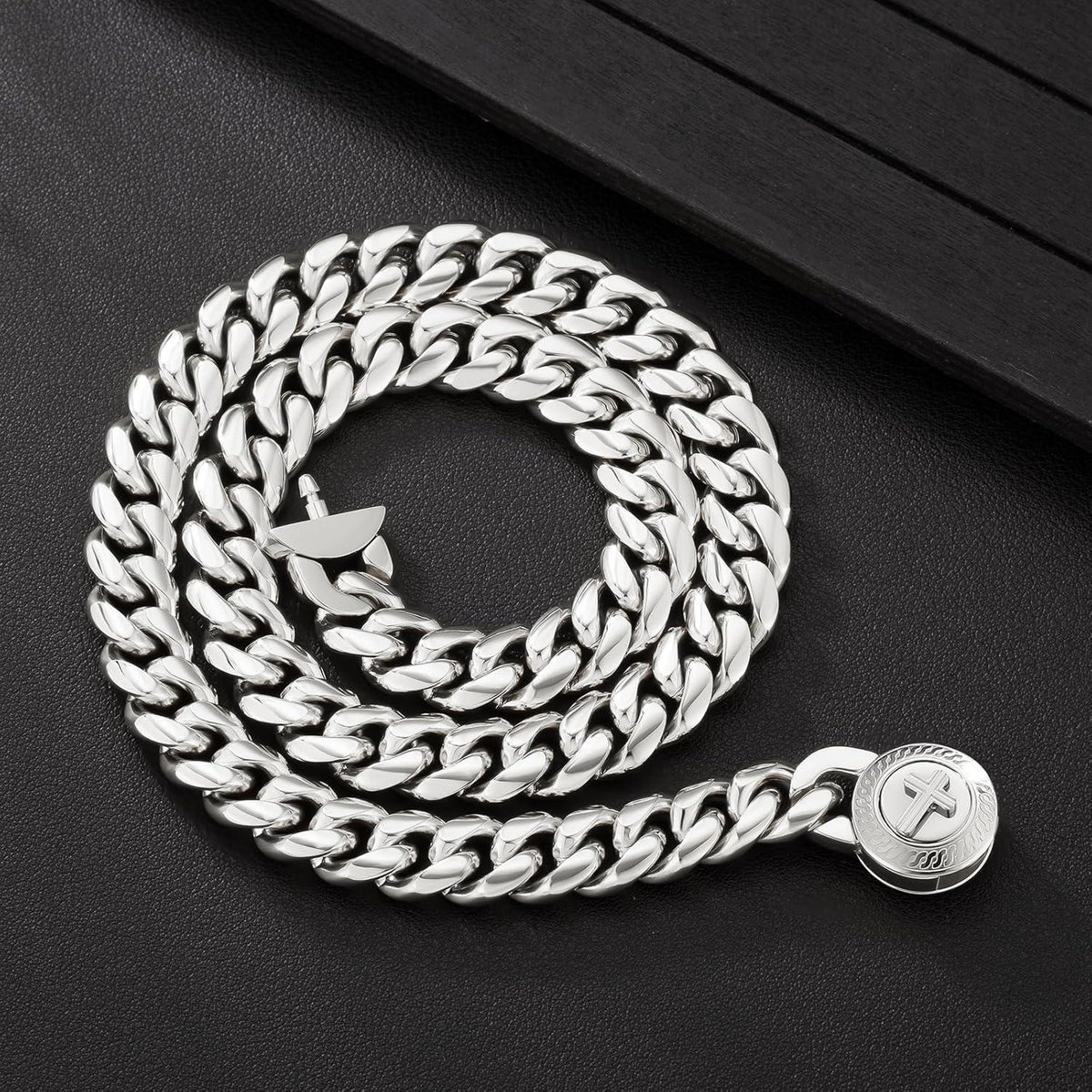 Herren Panzerkette Löwe Kopf 18K Gold Miami Cuban Link 55.9cm