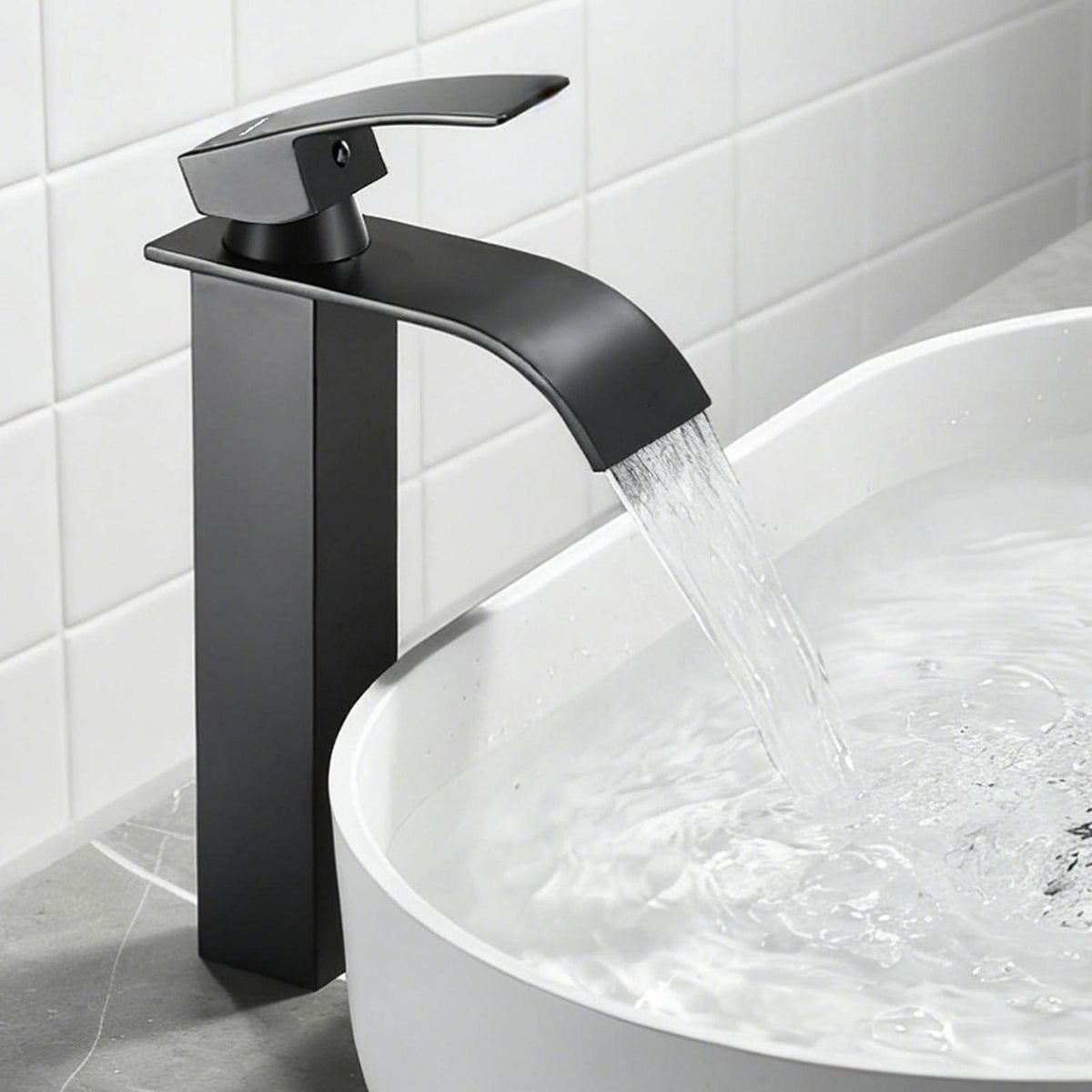 Schwarzer Wasserfall-Waschtischarmatur – Modern & Einfach zu Installieren