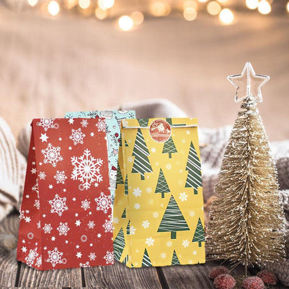 24 Weihnachtstüten mit Aufkleber – Geschenktüten für Kinder & Party