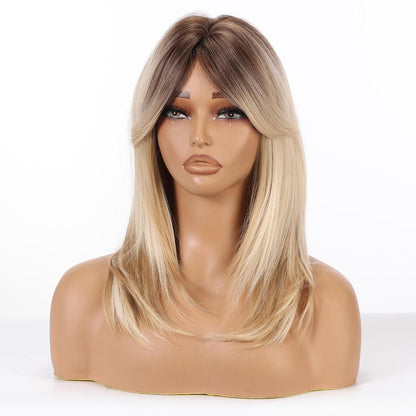 Schmutzige Blonde Perücke mit Pony – Schulterlang & Hitzebeständig