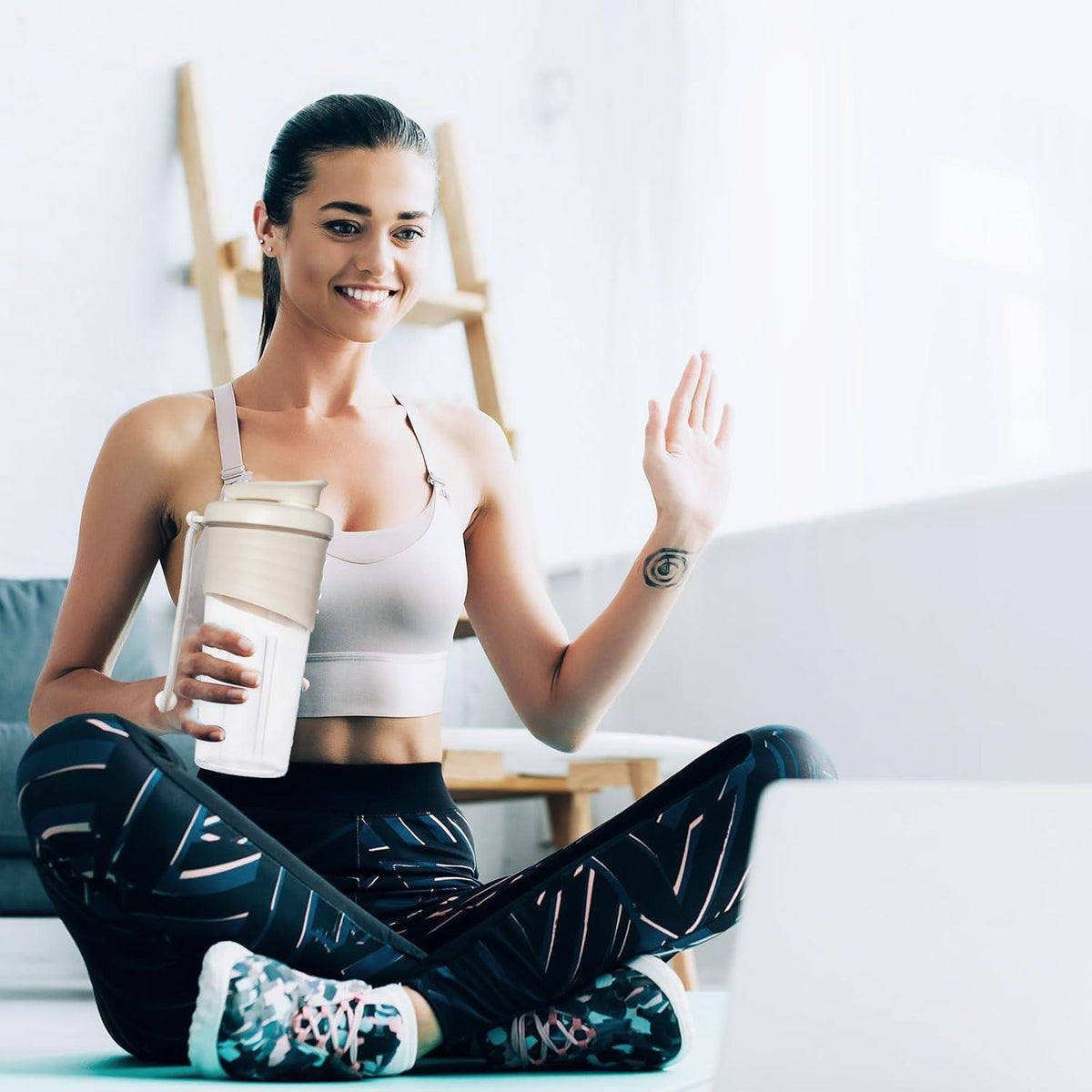 700ml Tritan Protein Shaker Bottle BPA-Free Odorless with Silicone Grip