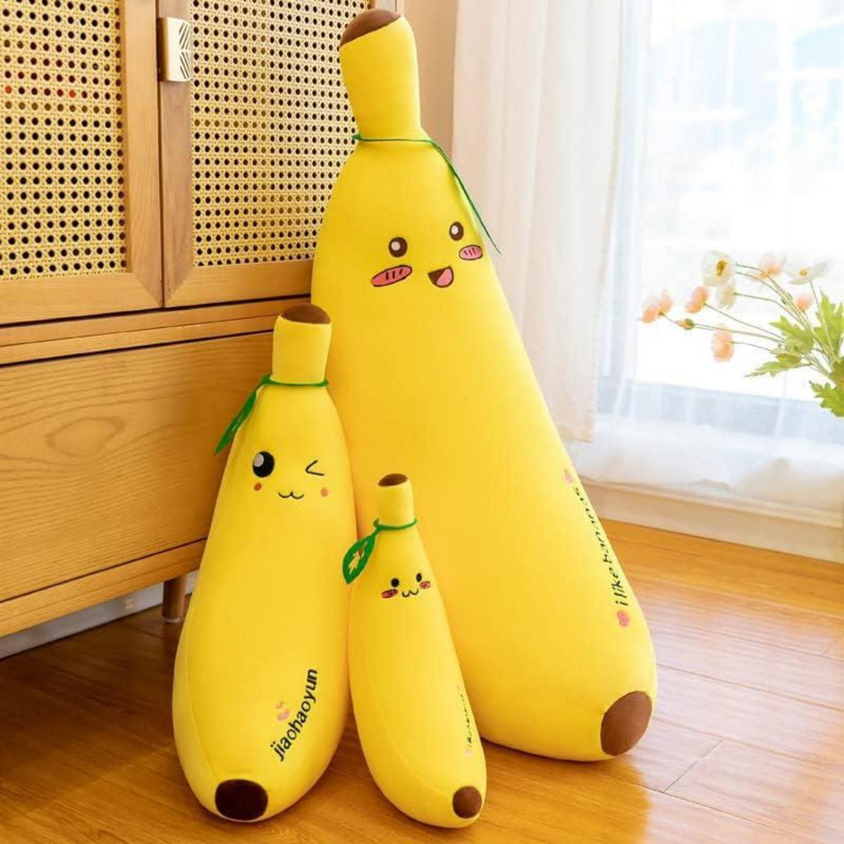 Banane Plüschtier Kuschelkissen 35cm Zwinkern