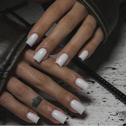 24 Stück Natürliche Reinweiß Press on Nails Extra Kurz Set
