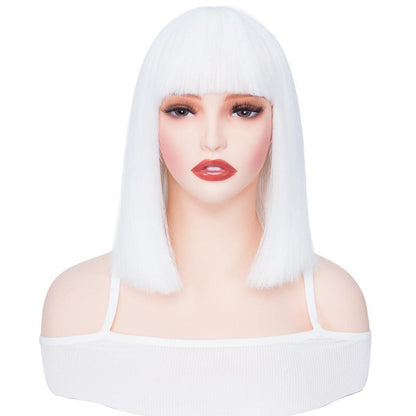 Weißer Bob mit Pony – Synthetische Perücke 30cm für Cosplay & Alltag