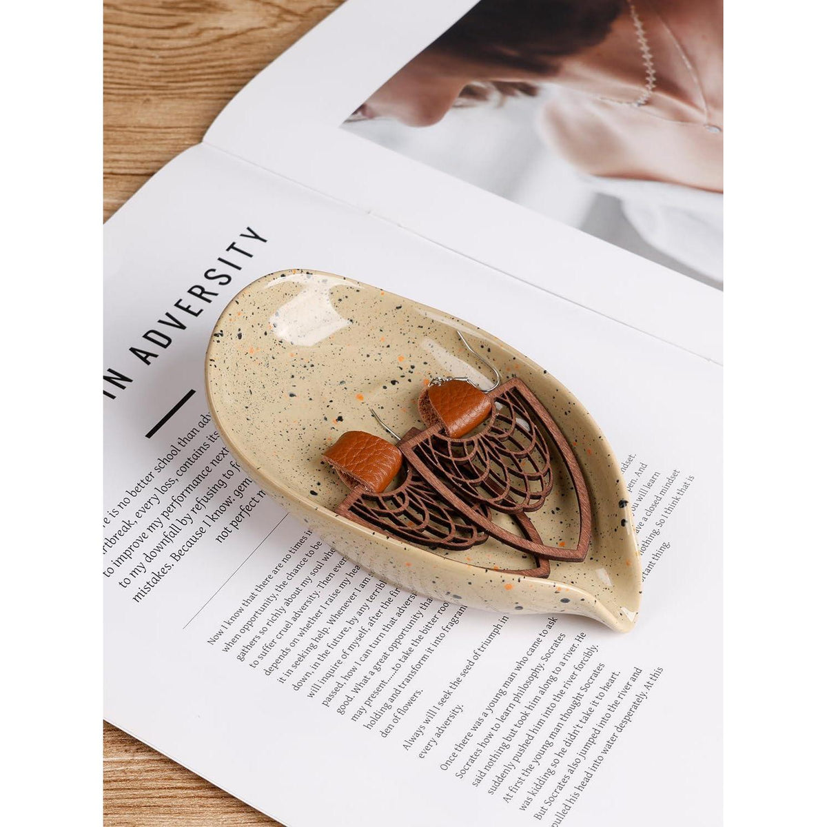 Keramik Seifenschale mit Ablauf – Beige, Blatt Design