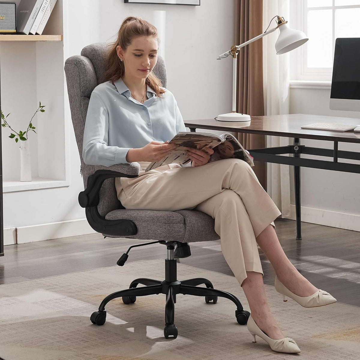 Ergonomischer Bürostuhl mit hoher Rückenlehne und breitem