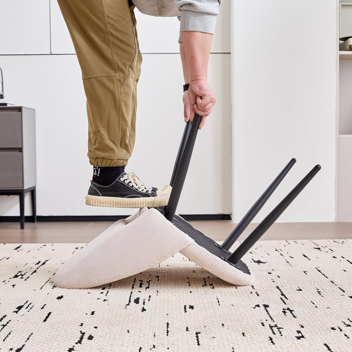 8 Esszimmerstühle mit Cordbezug, Beige – Bequem & Modern