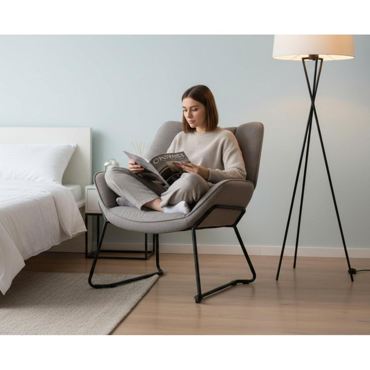 Moderner Ohrensessel Grau – Gepolsterter Lesesessel mit Metallbeinen