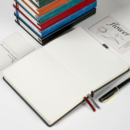 Gepunktetes Notizbuch A5 – Weinrot, 256 Seiten