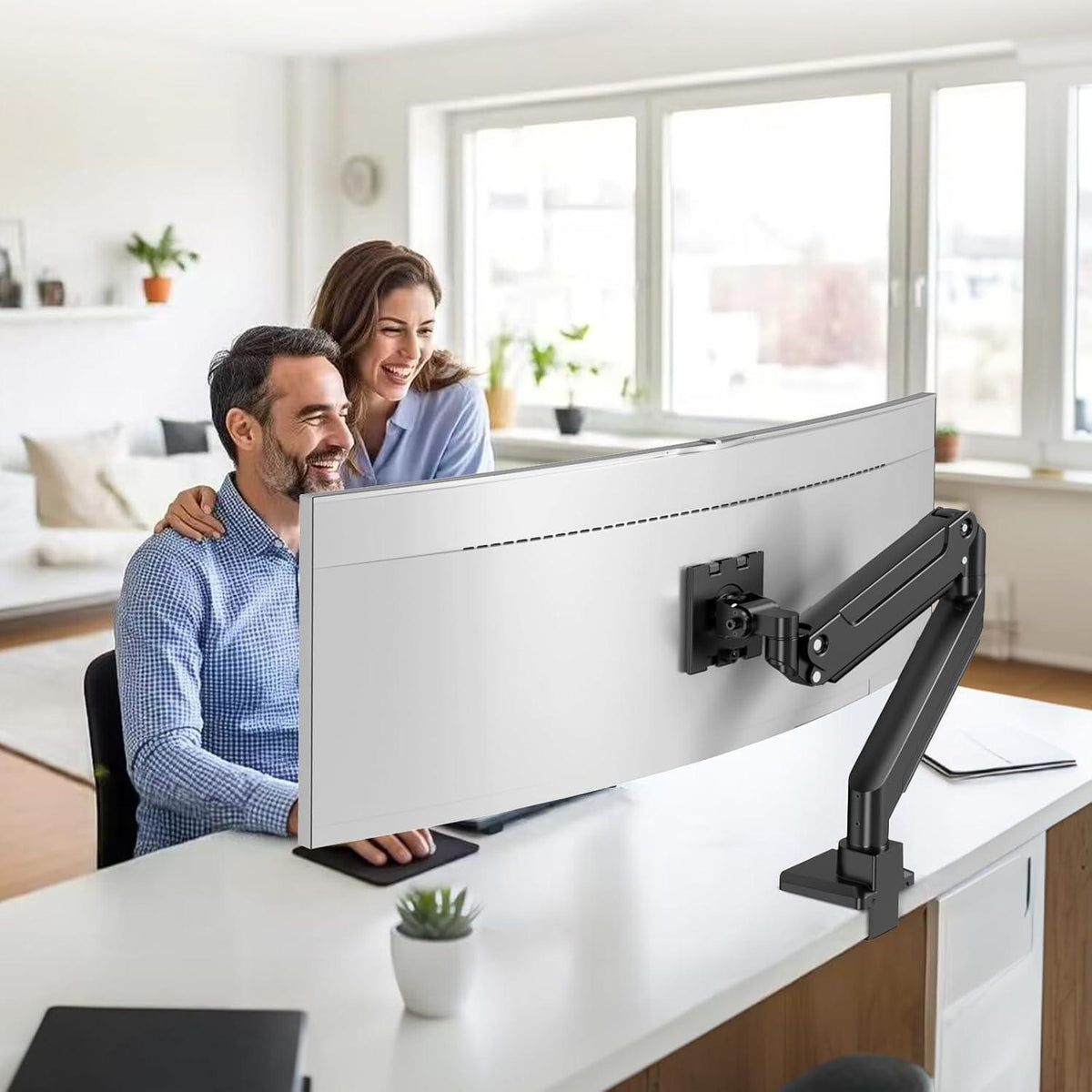 Gasfeder Monitorarm für 17-49 Zoll Bildschirme